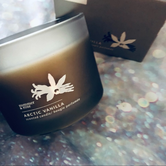 Summer & Rose Arctic Vanilla 3-Wick Candle - Picture 1 of 3